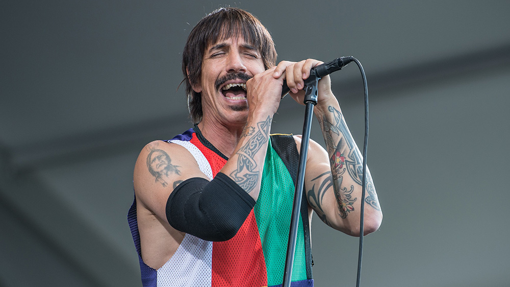 Potret Vokalis Red Hot Chili Peppers Anthony Kiedis Terciduk Liburan di&nbsp;Mentawai