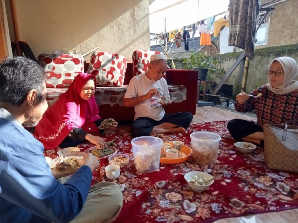 Nikmatnya Pesor dan Semur Daging Kerbau, Menu Khas Lebaran Masyarakat Desa&nbsp;Cibening