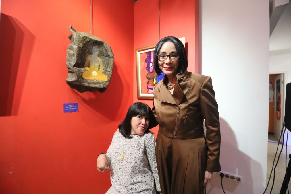 Lukisan Gadis Dharsono, Putri Poppy Dharsono Mejeng di Pameran Nouveau Voyage IFI&nbsp;Wijaya