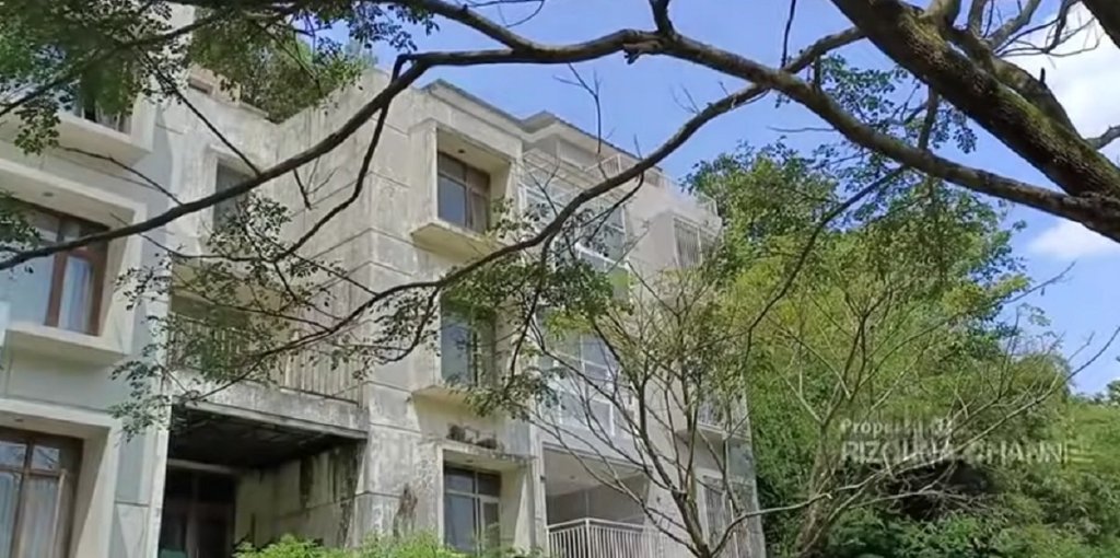 Potret Rumah Mewah Almarhum Olga Syahputra yang&nbsp;Terbengkalai