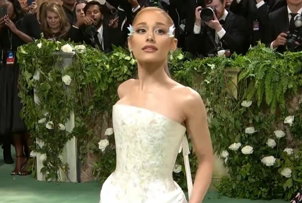 Pakai Gaun Terinspirasi dari Lukisan Botticelli, Ariana Grande bak Tinkerbell di Met&nbsp;Gala