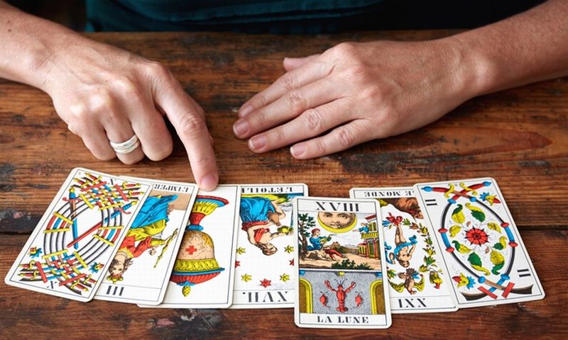 Ramalan Tarot Hari Ini: Apa Lagi Alasan Menunda&nbsp;Pekerjaanmu?
