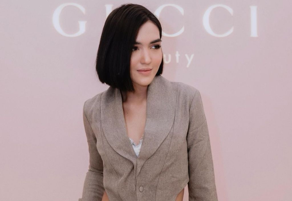 Tampilan Cantik Kiku Istri Ge Pamungkas, Pakai Blazer Unik nan&nbsp;Keren