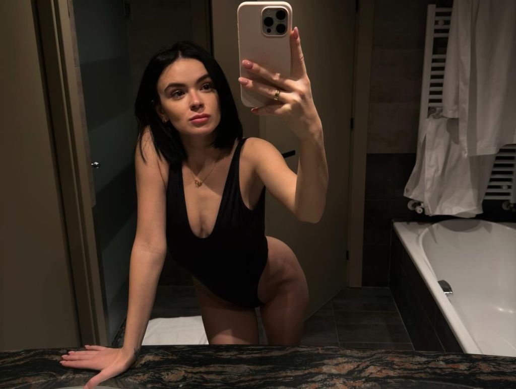 5 Potret Anastasia Tamasova, Istri Kiper Real Madrid Andriy Lunin yang Punya Tubuh&nbsp;Seksi