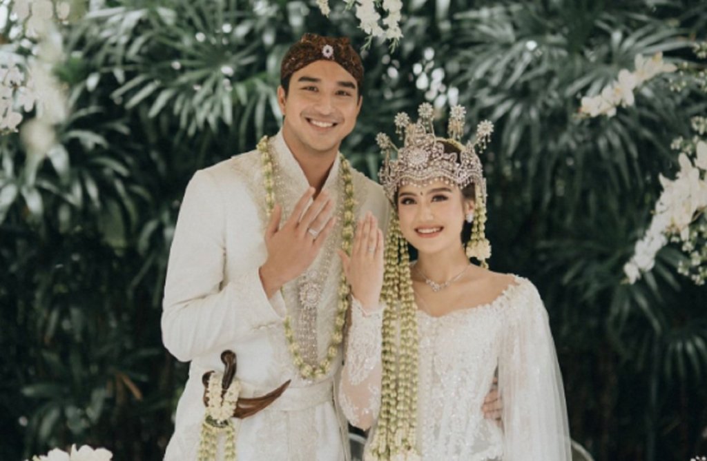 3 Potret Akad Nikah Salshabilla Adriani dan Ibrahim Risyad, Gunakan Busana Pengantin Adat&nbsp;Sunda