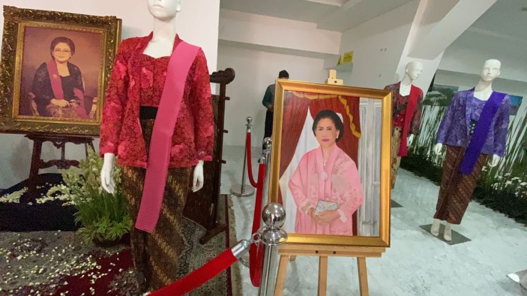 Ada 8 Koleksi Legendaris Ibu Tien Soeharto Dipajang di Hari Kebaya Nasional&nbsp;2024