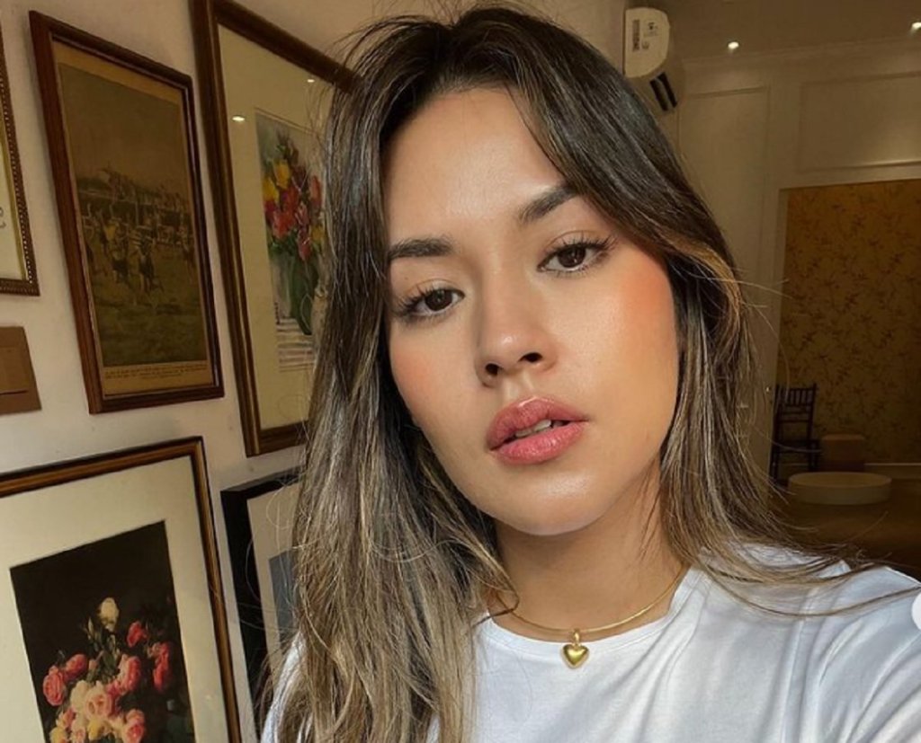 3 Potret Anggun Raisa Berbalut Mini&nbsp;Dress