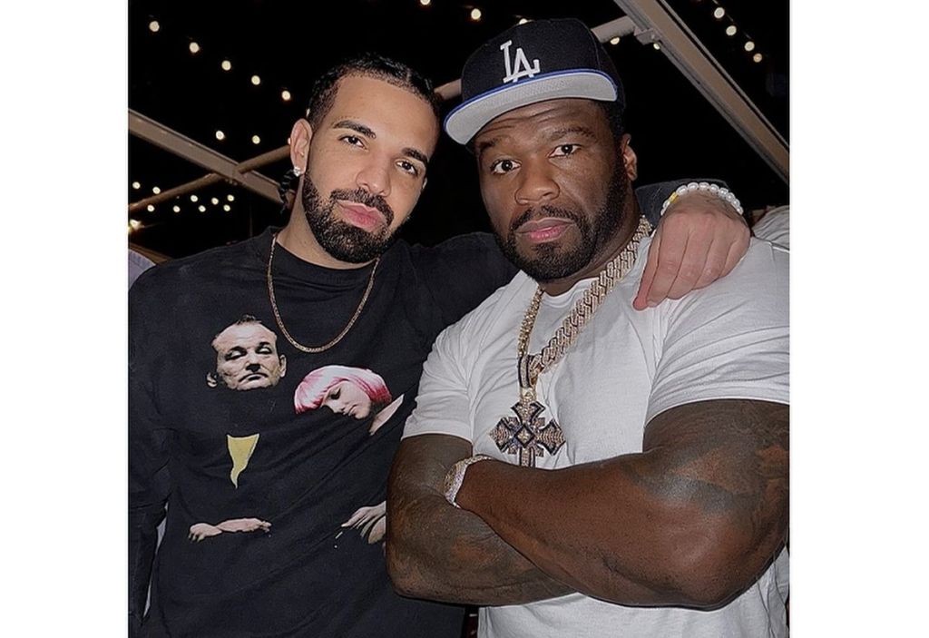 Keren, Penyanyi Hip Hop Drake Pakai T-Shirt Buatan&nbsp;Indonesia