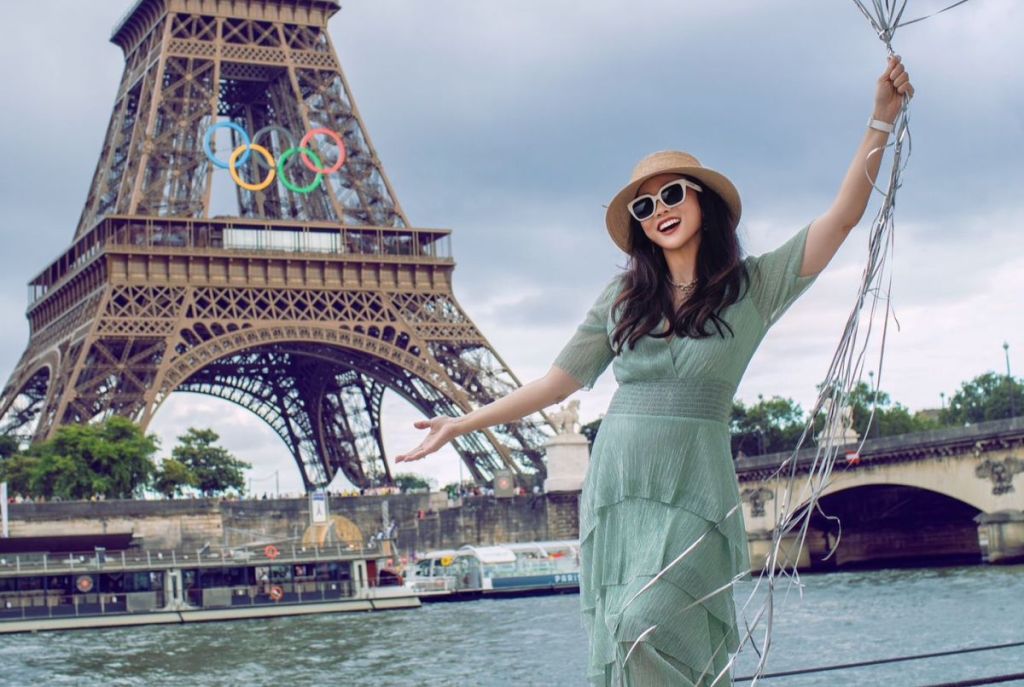 4 Potret Ayu Heni Rosan, Istri Rosan Roeslani saat Rayakan Ulang Tahun di&nbsp;Paris