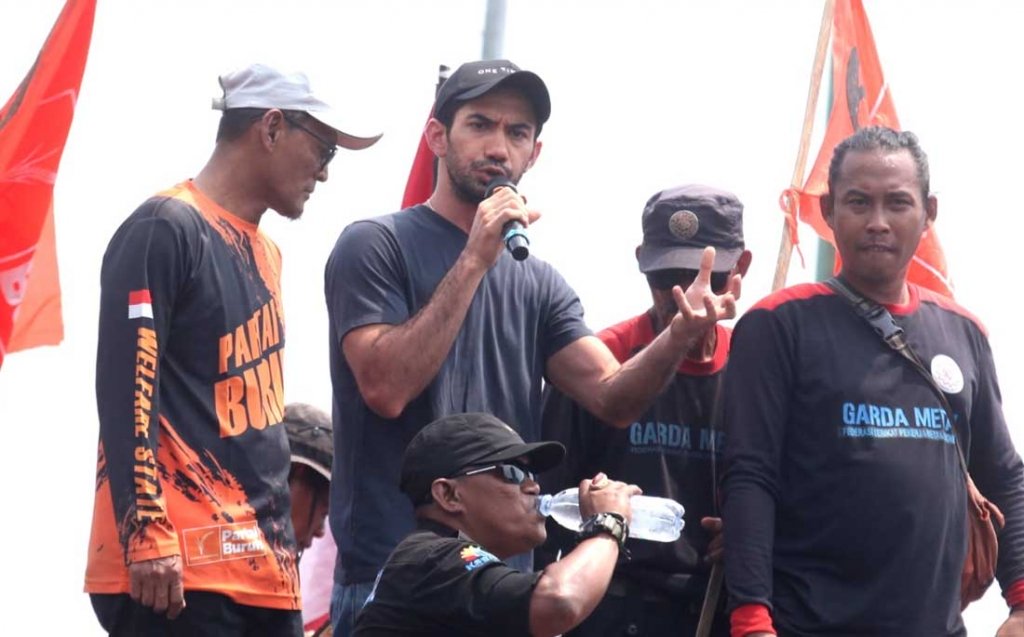 5 Potret Artis yang Ikut Aksi Demo di Gedung DPR Tolak RUU&nbsp;Pilkada