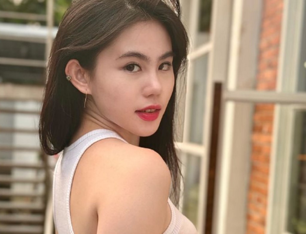 3 Gaya Pesona Seksi Zoe Levana, Pamer Ketiak&nbsp;Mulus