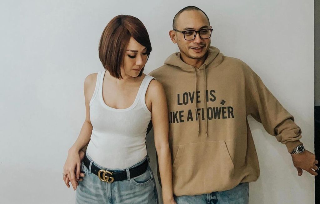 4 Potret BCL Pakai Tanktop Putih dan Gaya Rambut Era Sunny, Anak Skena&nbsp;Banget